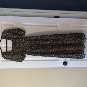 Old Navy olive green smocked maxi dress,  short sleeves, NWT, size xsmall